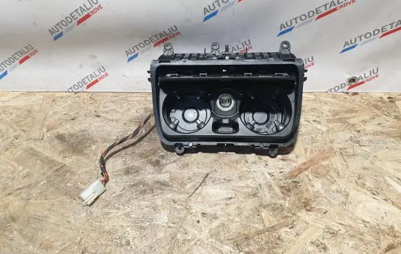Cup holder front