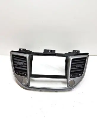Hyundai Tucson TL Dash center air vent grill 84740D7900