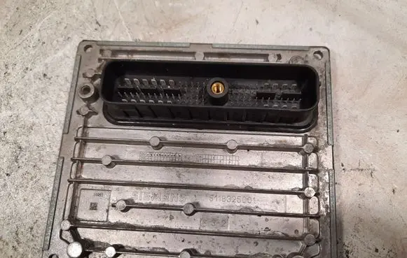 Ford Focus Engine control unit/module S118934102E 5M5112A650FE SIM28