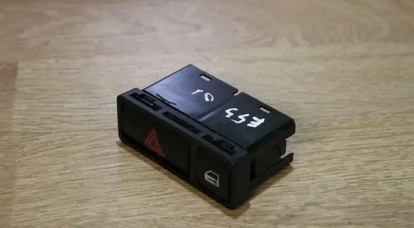 BMW X5 E53 Hazard light switch 8368920