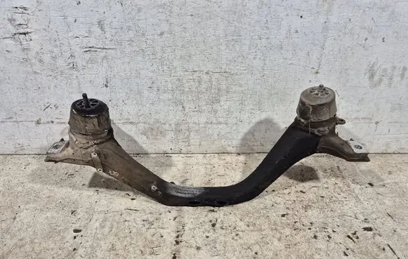 Audi Q7 4L Engine mounting bracket 7L8199207A