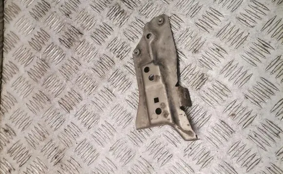 Audi A3 S3 8P Fender mounting bracket 8p0821136a