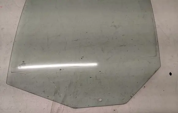 Rear door window glass