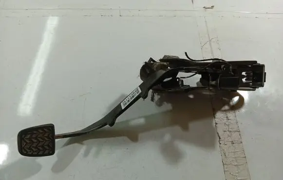 Toyota Corolla Verso AR10 Brake pedal 