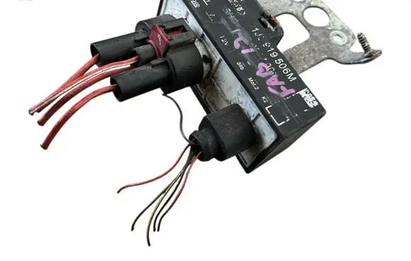 Skoda Fabia Mk2 (5J) Coolant fan relay 1J0919506M