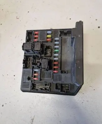 Nissan Qashqai Fuse module 284B7JD00B 1018487067 519228324