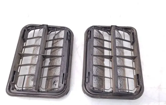 Renault Clio IV Quarter panel pressure vent 7700838358
