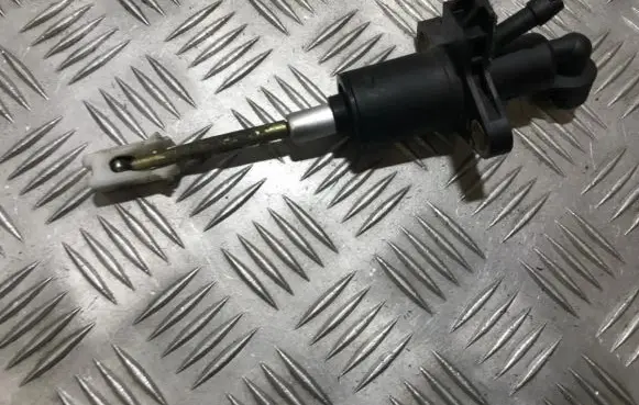 Audi TT Mk1 Clutch master cylinder 1j2721389a