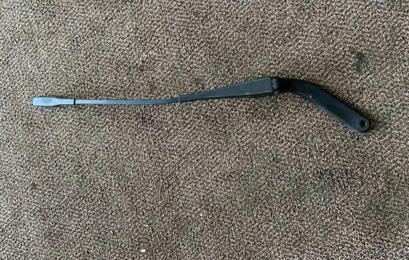 BMW 1 E81 E87 Front wiper blade arm 7169972