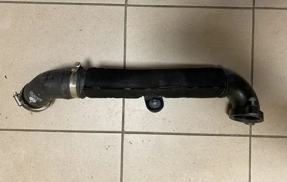 Volkswagen Golf VII Intercooler hose/pipe 04L145770H 04L145828D
