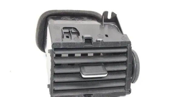 Nissan Pulsar Dashboard air vent grill cover trim 687613ZL0A