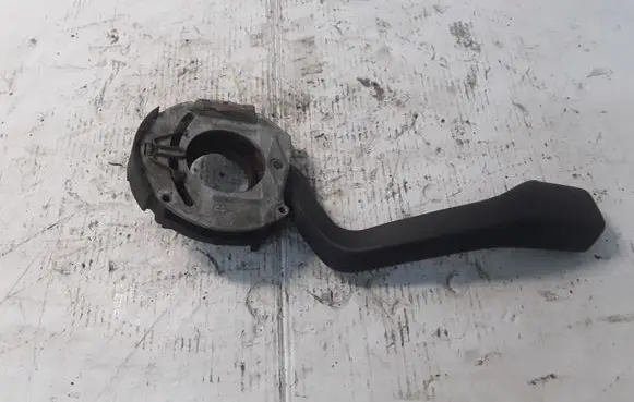Volkswagen PASSAT B3 Indicator stalk 333953503