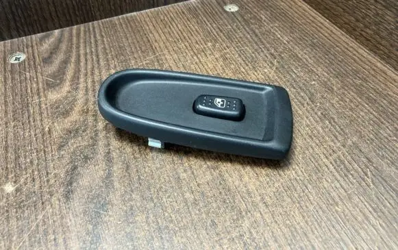 Iveco Daily 4th gen Electric window control switch 69500479
