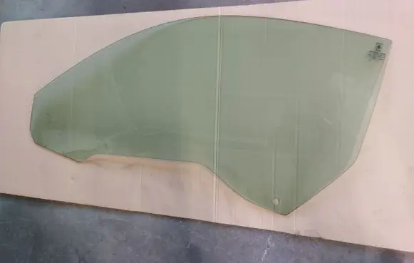 Ferrari 488 Pista Front door window/glass (coupe) 81487300