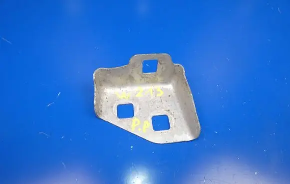 Mercedes-Benz E W213 Fender mounting bracket A21362029 16T145