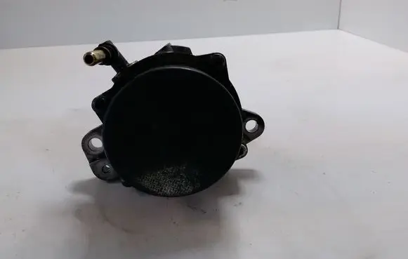 Opel Corsa D Vacuum pump 73501167