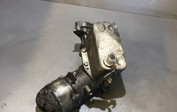 BMW 6 E63 E64 Oil filter mounting bracket 7788453