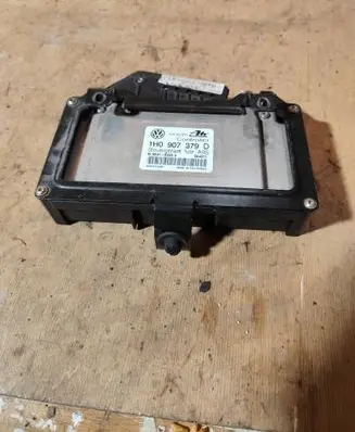 Volkswagen PASSAT B4 ABS control unit/module 1H0907379D