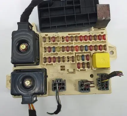 Jaguar S-Type Fuse module 2R8T14A067AC
