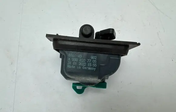 Mercedes-Benz A W176 Fuel tank opening switch A0008207705 896143 310120221555
