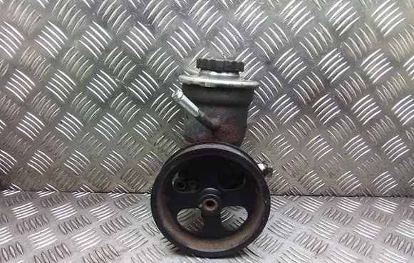 Toyota Avensis T250 Power steering pump
