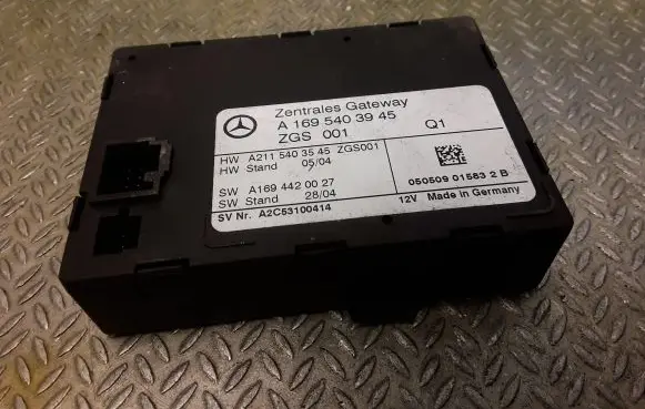 Mercedes-Benz A W169 Gateway control module 1695403945 A1695403945