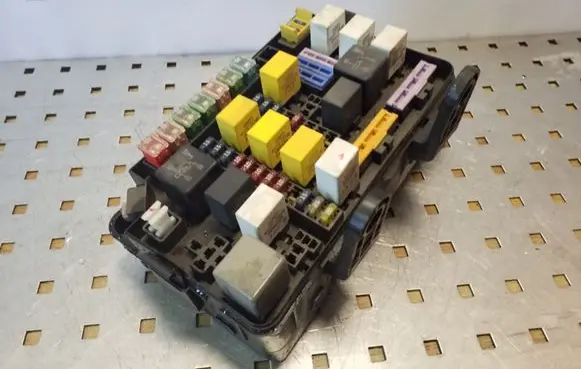 Hyundai Terracan Fuse module 91704H1010