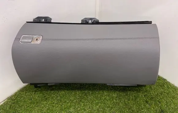 Glove box