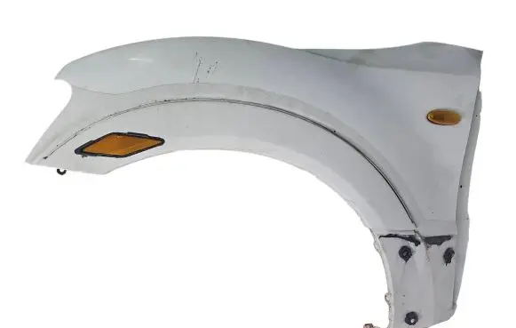 Mitsubishi Montero Fender