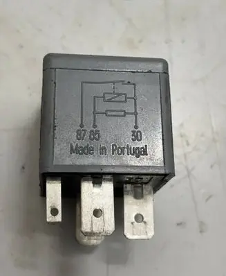 Volkswagen Transporter - Caravelle T5 Other relay 1J0906381A V23134B63X396