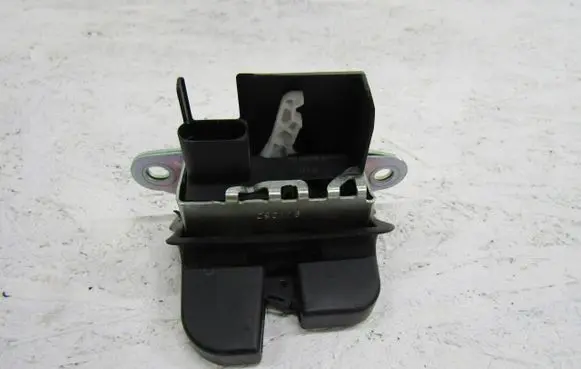 Volkswagen Polo Tailgate/trunk/boot lock/catch/latch 2G6827505