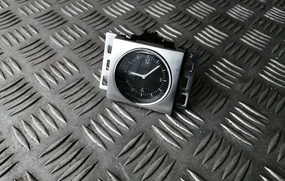Volkswagen PASSAT B7 Clock 3AA919204A