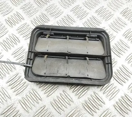 Nissan GT-R Quarter panel pressure vent 7700838358