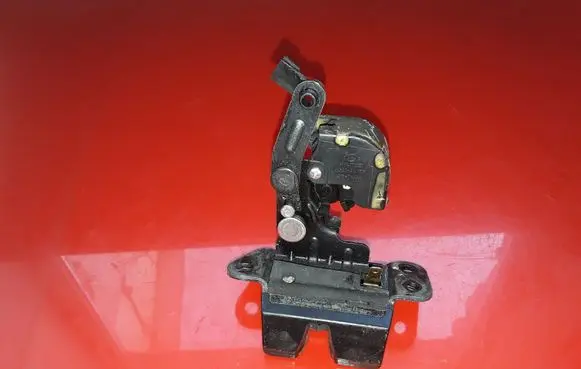 Hyundai Santa Fe Tailgate/trunk/boot lock/catch/latch 812302B000
