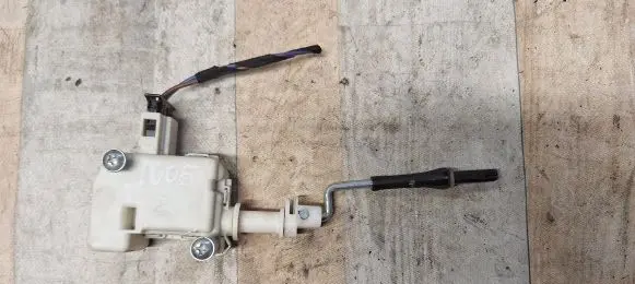 Volkswagen Touran I Central locking motor 3B0959782 1T0810773