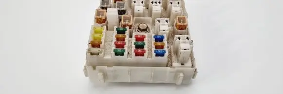 Toyota RAV 4 (XA20) Fuse module 1431 3A10