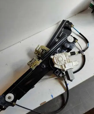 BMW 5 F10 F11 Front door window regulator with motor 942888100