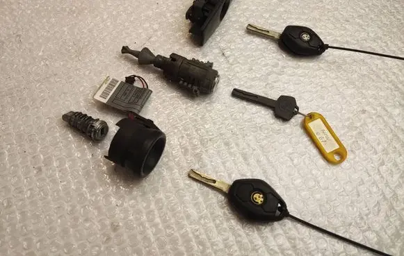 BMW 5 E60 E61 Ignition lock 6943850 47101702 L2Z410