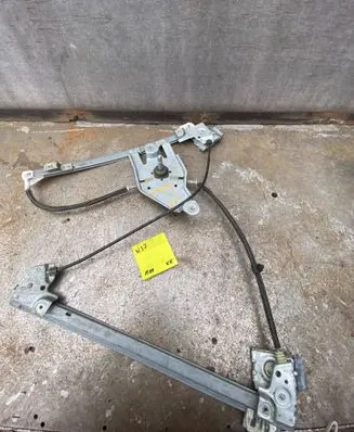 Skoda Octavia Mk1 (1U) Front door manual window regulator 