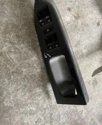 Volkswagen Touran I Front door window switch trim 1T1867371F