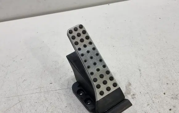 Mercedes-Benz CLS C218 X218 Accelerator throttle pedal A2043000204