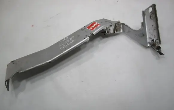 Audi A4 S4 B8 8K Fender mounting bracket 8K0821136A