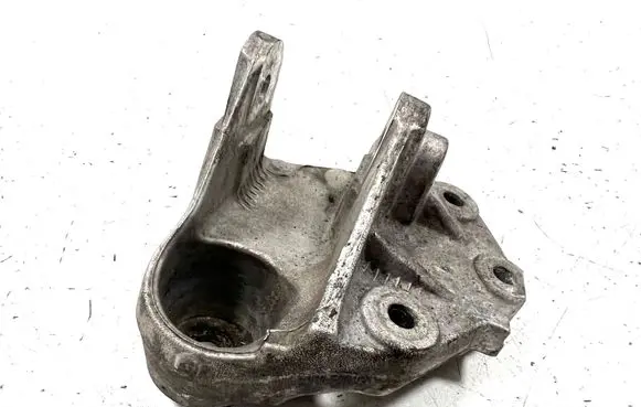 Peugeot 508 Engine mounting bracket 9647646380