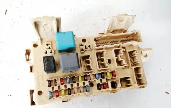 Toyota Avensis T250 Fuse box set