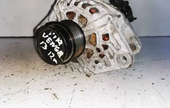 KIA Venga Generator/alternator 373002B710 2617585