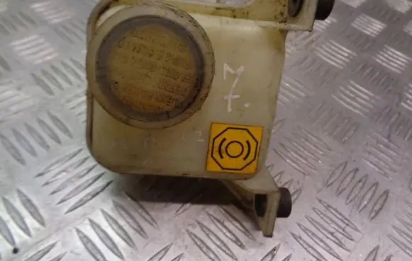 Alfa Romeo 147 Brake fluid reservoir 