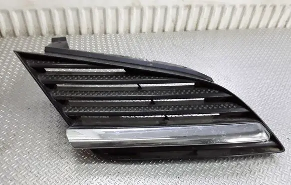 Nissan Primera Front bumper upper radiator grill
