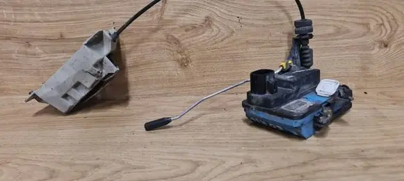 Volvo S80 Front door lock 9141702