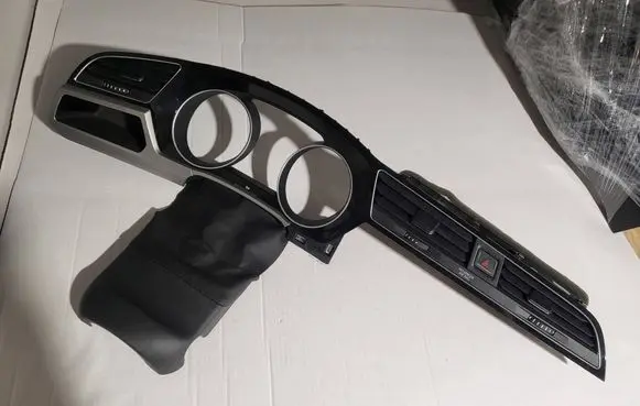 Volkswagen Touran III Panel trim 5TB858415