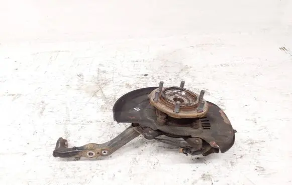 Toyota Hilux VIII Front wheel hub spindle knuckle 